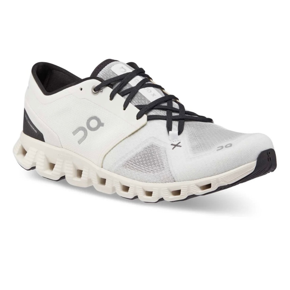 Womens ON Cloud X (3) Black/White 7.5